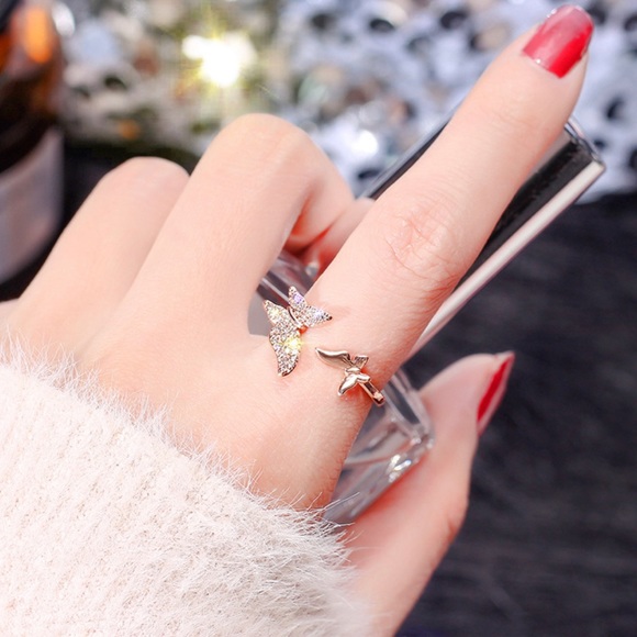 ✨18K Rose Gold Butterfly Ring✨ - Picture 2 of 6